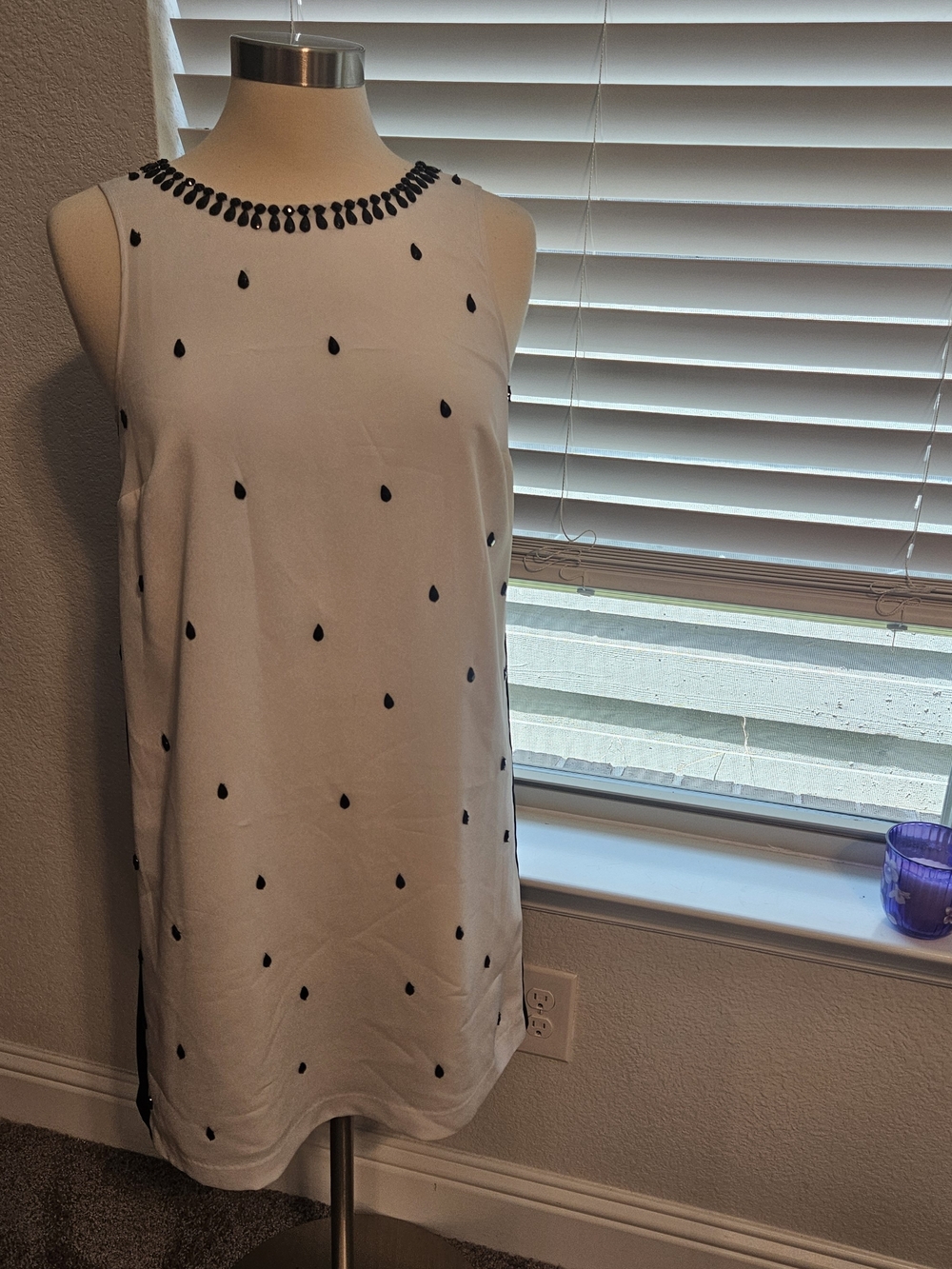 Kensie White Sleeveless Shift Tunic with Black Teardrop Accents